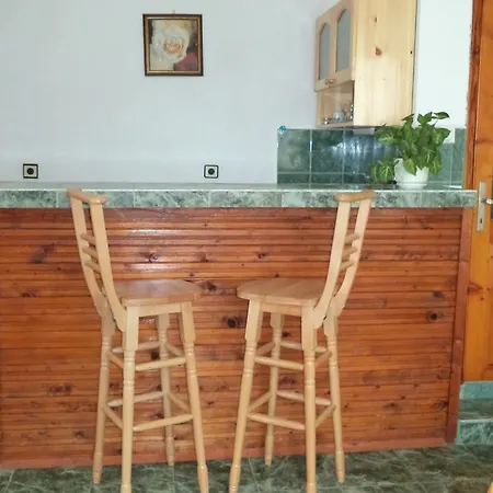 Kyshta Za Gosti Pri Krystyo I Vanya Konukevi *